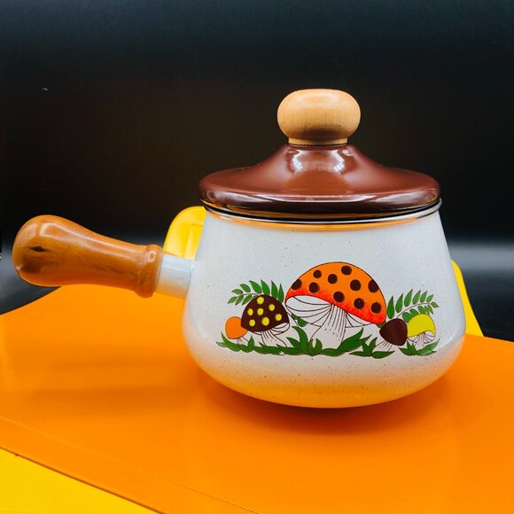 Vintage 70s Merry Mushrooms Enamel Fondue Pot Wood Handle, Retro Cottagecore - Picture 3 of 11